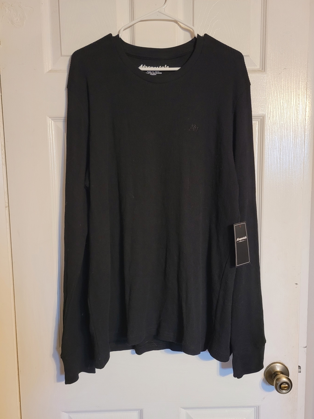 Aeropostale  Men's Black Long-Sleeve Ribbed Crew Tee